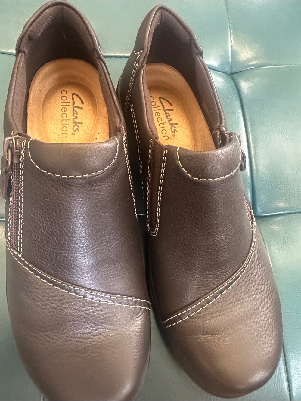 Clarks Women’s Dark Brown Leather Slip-On Loafers size 7